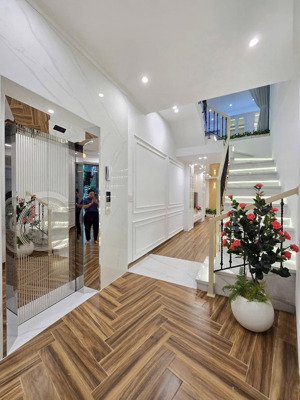 bán nhà mặt phó thái phiên cực đẹp , nhà 4 tầng mới xây có thang máy đây đủ , dòng tiền :50tr/thang