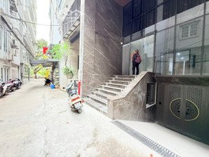 bán chdv 10 tầng mặt đường ôtô phố chùa láng. 101m2 - mt: 5,5m. 32 phòng. dòng tiền 3 tỉ/ năm