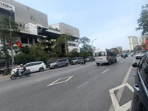 bán nhà mặt phố huỳnh thúc kháng kéo dài 85m2, sát phố chùa láng, giá 72 tỷ. đẹp tuyệt đối.
