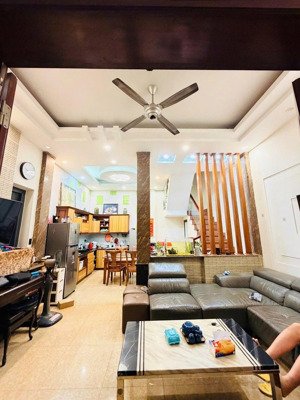 40m ra mp lĩnh nam, nhà dân xây chắc chắn, 2 thoáng trước sau, dt 43m2 x 4t,mt 5,4m, giá 9,15 tỷ