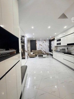 lãi ngân hàng cao - bán gấp giảm sâu - nhà đẹp trân khát chân - vị trí đẹp - dân xây 40m - nhỉnh