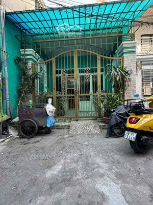 hẻm trước nhà 4m lạc long quân phường 10, tân bình. 58 m2, 2 tầng, nhà mới ở ngay, chỉ 5,2 tỷ