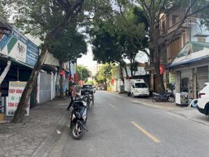 Cần tiền hạ giá bán gấp mảnh đất thổ cư hai mặt thoáng trước sau phố Nguyễn Văn Hưởng, Giang Biên