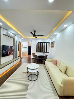 cần bán nhanh căn hộ hưng vượng 3, pmh, q7 nhà đẹp, mới 100%. lh: em hằng