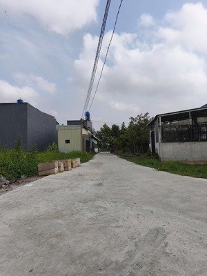 nhà cấp 4 109m2 giá rẻ ngay tthc xã mỹ hạnh nam, đường oto vào tận nhà