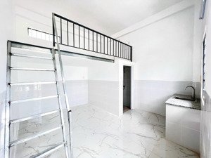 phòng trọ mới xây quận 12, gác lớn, cửa sổ, full nội thất, có thể đi bộ quan công viên phần mềm