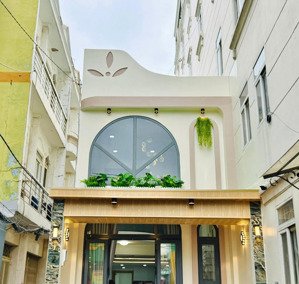 nhà 57,6m hẻm 5m xe hơi đậu cửa 3pn 3wc khu trung tâm thủ đức