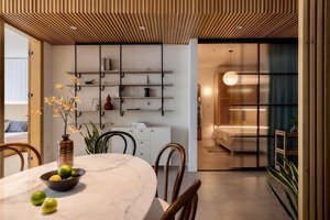 cần bán gấp căn hộ cao cấp tại tân hoàng minh - hoàng cầu dt 130m, 3 ngủ căn góc full đồ view hồ