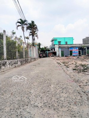 giá chỉ 2tỷ15 _ đất 85m2 gần ngay trường tiểu học phú hòa, đường bêtông 4m ôtô vào tận nơi