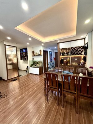 định cư nước ngoài cần bán nhanh căn hộ n01t5 ngoại giao đoàn - chủ thiện chí -tầng trung đẹp