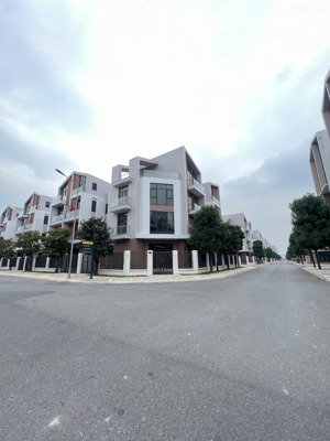 bán đơn lập góc ánh dương vin 3 diện tích 182,5m2 giá 25.7 tỷ ngay công viên nước, lh: 