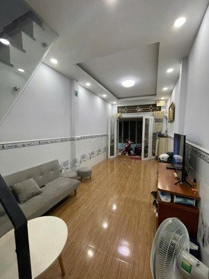 kẹt tiền hạ gía 400 triệu nhà 3 tầng 3 phòng ngủ chợ tân bình chỉ hơn 3 tỷ.