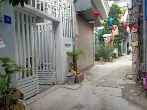 cần bán gấp nhà gần kđt vin diện tích 62 m2 dân xây 3 tầng, full nội thất, oto đỗ cổng, giá 6 tỷ