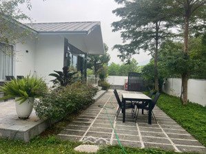 cần bán gấp villa gần 600m², có bể bơi, sân vườn rộng tại cư yên - lương sơn