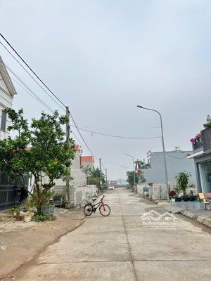 chính chủ bán gấp lô đất đẹp băng 2 tỉnh lộ 310 thị trấn gia khánh, bình xuyên 100m mt 5m giá 2,3tỷ