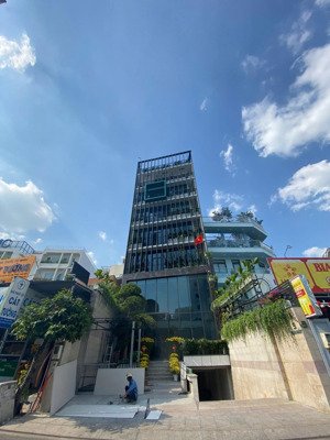 bán tòa nhà góc 2 mt đường thương hiệu quận 3 dt 12.5x16m - hđt: 220 triệu/tháng 5 lầu