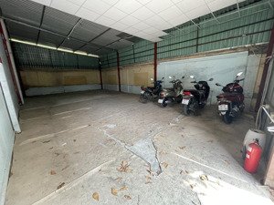 cho thuê phòng 77m2, mặt tiền đường, tầng trệt