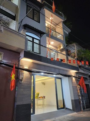 nhà cho thuê nguyên căn tại q3 cư xá đô thành