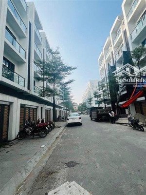 phú diễn phân lô oto vỉa hè kd 63m 5 tầng mt 4,5m 20 tỷ