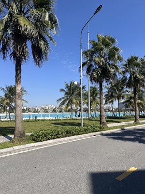 biệt thự 150 m2 gần hồ, xd lớn 77 m2/ sàn, căn thô, giá tốt 33 tỷ