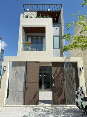 nhà đẹp kdt mỹ gia nt đường thông rộng có thang máy nội thất mới hiện đại hướng đông bắc