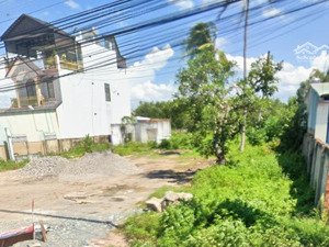 đất 2 mặt tiền đường hùng vương, nhơn trạch, đồng nai cần bán hoặc cho thuê.
dt 8,682 m2, 4 sổ