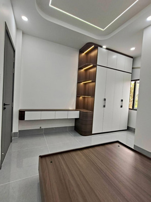 bán nhà lâm văn bền, cạnh lotte. ngang 6m dài 12m. 3 tầng 5 phòng ngủ. sổ hồng. chỉ 6.4 tỷ