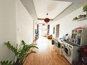 hiếm chung cư phạm viết chánh giáp q1 ,thuận tiện di chuyển quận trung tâm .
- dt 70m2 2pn 1wc .