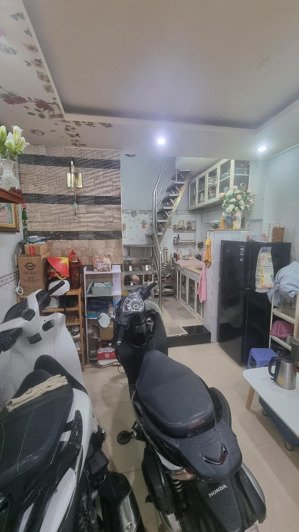 nhà 3 tầng mỗi phòng đều có ban công& wc riêng_ hẻm đẹp chỉ 3.3 tỷ