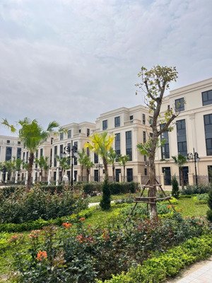 bán liền kề ngôi sao - vinhomes cổ loa 80m2 hướng đn, đối diện công viên, giá 38.5 tỷ bao phí.