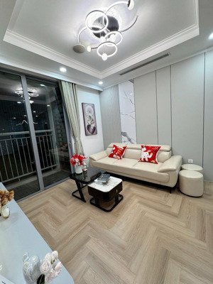 căn 02pn, 80m2, hướng nam toà park 11 giá chỉ 9.8 tỷ. lh: 