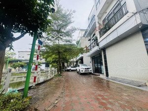 pbán nhà đẹp -phúc lợi văn phòng -view hồ kinh doanh ô tô tránh vị trí siêu đắc địa vượng