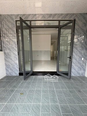 bán nhà ngay chợ quang thắng, dt 100m2, giá 1.55 tỷ (lh: 