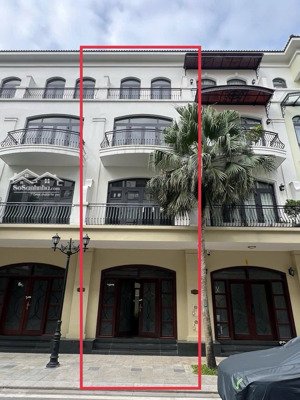 cần tiền bán giá cam kết rẻ nhất thị trường chà là 58,5 m2 giá 8,3 tỷ. cạnh công viên bể bơi.