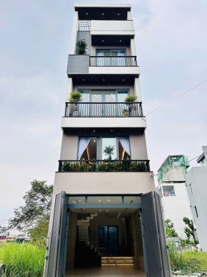 nhà mặt tiền giáp sông 1 lửng 3 lầu full nội thất cao cấp sát hà huy giáp - ngã tư ga.dt. 4m x 17m