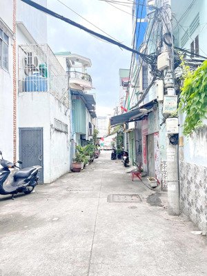 nhà nát 1 lầu (49m2) sát hẻm xe hơi gần mt đường nguyễn duy q8