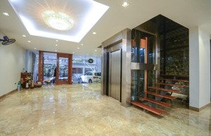 khu phân lô văn cao 70m2x5t mt4m nhà sạch đẹp có thang máy oto để vào nhà ngõ nông rộng giá 35tr/th