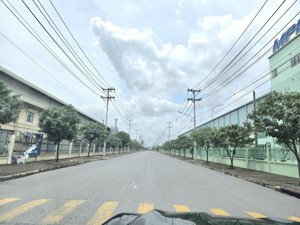 cần cho thuê nhà máy (3 tầng làm văn phòng, khu sản xuất...)