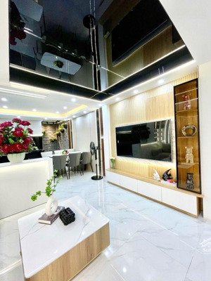 cạnh q7-nhà 4tầng khu vip ddaady đủ tiện ích-dt 4x17-chỉ nhỉnh 6ty-nt cao cấp-kdc cao tầng