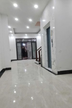 căn hộ dịch vụ 7 tầng 60 m2 phố tôn thất tùng - vừa hoàn thiện - mới kính coong. 11 phòng khép kín