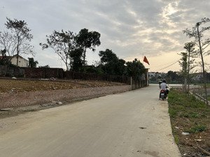 bán đất tại hữu văn - chương mỹ dt: 100m giá hơn 2 tỷ, đường thông, ô tô tránh, nở hậu