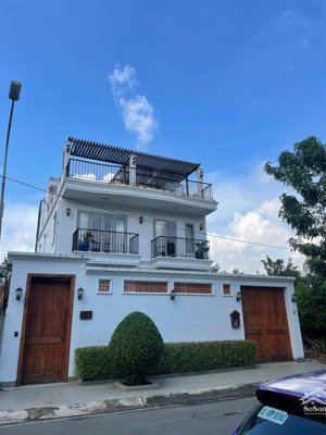 bán nhanh căn nhà mt tại trương văn bang - 7x18.5m - nhà 2 tầng - ctxd 1h+4t - giá 20 tỷ còn tl