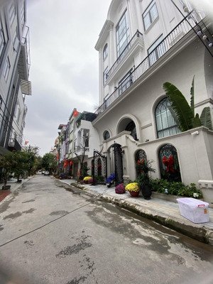 bán nhà khu phân lô an trang - an dương ! đường 12m thông thoáng . xe ô tô đỗ cửa.