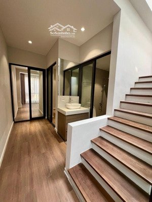 hai bà trưng- gần công viên- thiết kế hiện đại- ngõ rộng thoáng- dân xây- xung quanh nhiều tiện ích