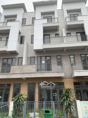 cần bán gấp căn shophouse tại vsip bắc ninh, 6,3 tỷ, 75m2, chính chủ uy tín,chỉ việc sách valy đến