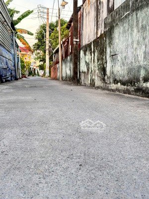 bán nhà ngay thị trấn hóc môn-88m2- 2 tầng - chỉ 5,25 tỷ thương lượng sổ hồng riêng