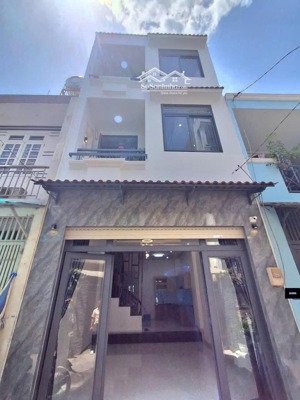 nhà ngộp cần bán gấp cách mạng tháng tám-p11-q3, gần chợ hoà hưng. 3tỷ900/62,8m2 đang cho thuê 21tr