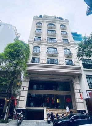 toà văn phòng -- 8 tầng nổi + 1 tầng hầm -- cho cty thuê -- giá bán gấp