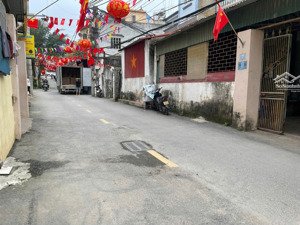 nhà phường yên nghĩa xây độc lập có thang máy ~40m2x5 tầng, 20m ra mặt đường ô tô, ngay gần mặt ql6