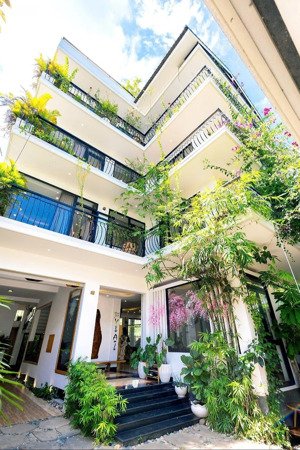 cho thuê biệt thự khu long cung ,thiết kế hiện đại đầy đủ tiện ích gần biển gần công viên sunword